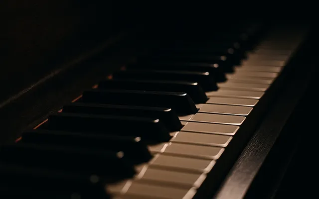 Cover image for: Suno V4.5 vs Lyria: Which AI Music Generator Wins?